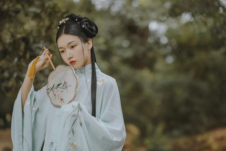 晚年福禄济美 寒露出生的女孩命