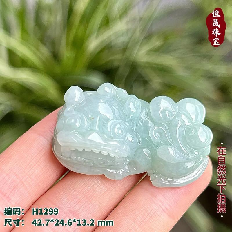 催财聚宝小“能手”翡翠貔貅图片大全