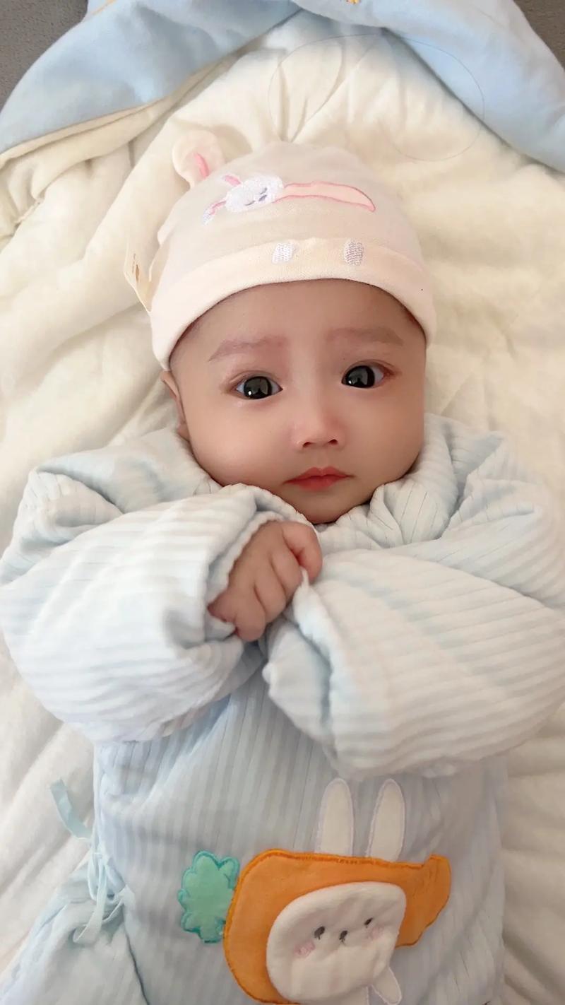聪明智慧具备才干 2023年五月十二出生的婴儿